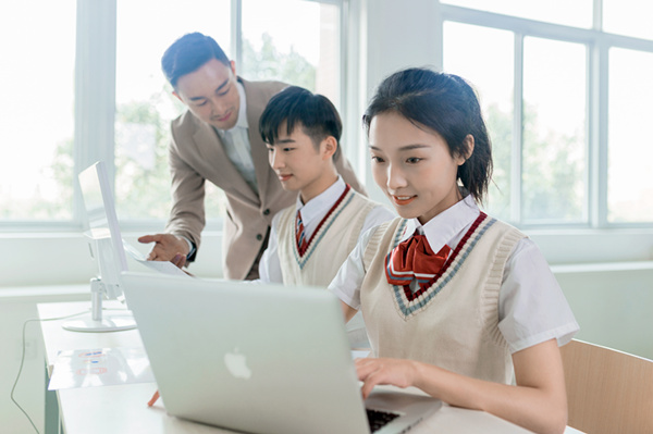 學(xué)電腦在哪里報(bào)名？計(jì)算機(jī)培訓(xùn)與入門全過程科普